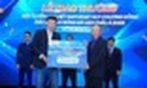 Chiếc xe máy đặc biệt HLV Kim Sang-sik được tặng sau chiến tích của U23 Việt Nam