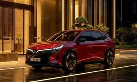 Tin xe 5/9: VinFast VF 8 Premium lộ diện, Geely Monjaro chạy điện 130 km