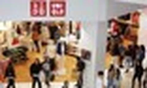 Vì sao "cầm nhầm" quần áo ra ngoài cửa hàng Uniqlo là còi hú inh tai, báo hiệu bạn ăn trộm?