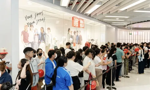 Thiên Minh háo hức khi UNIQLO mở cửa hàng đầu tiên tại Đà Nẵng