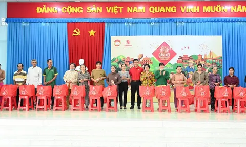 SABECO CÙNG ỦY BAN MẶT TRẬN TỔ QUỐC VIỆT NAM TRAO TẶNG 300 PHẦN QUÀ “CHUNG VỊ TẾT VIỆT” CHO NGƯỜI DÂN TỈNH ĐỒNG THÁP