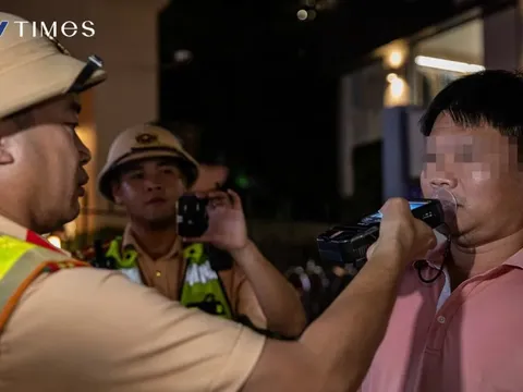 Uống rượu từ hôm trước, sáng hôm sau lái xe đi làm, bị phát hiện có nồng độ cồn thì có bị xử phạt?