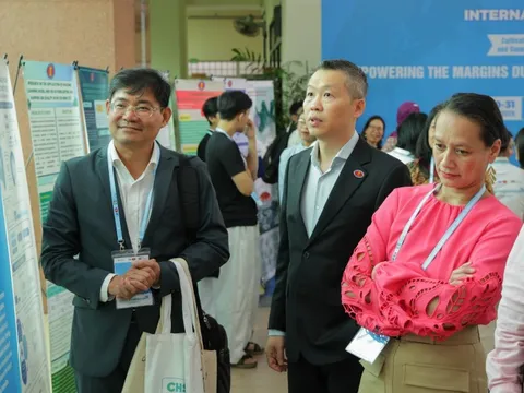 300 chuyên gia phân tích, luận giải khủng hoảng môi trường