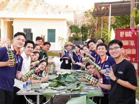 Sinh viên TPHCM mang sắc xuân đến với đồng bào, chiến sĩ vùng biên