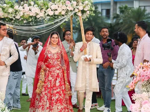 Cặp đôi Ấn Độ "mở màn" cho du lịch cưới Đà Nẵng