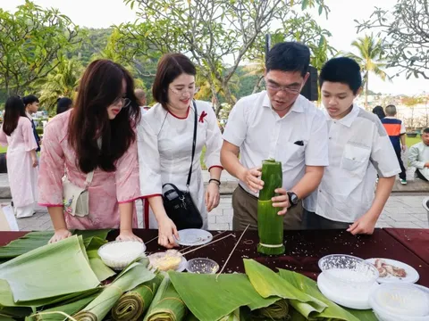 Nha Trang: "Gói bánh tét - Trở về Tết xưa" mừng xuân Bính Ngọ