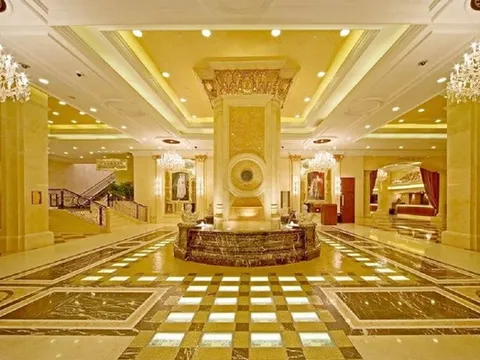 Thấy giá vàng tăng, khách sạn liền dỡ gạch dát vàng đem bán "bỏ túi" 333 tỷ đồng