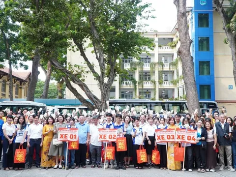 Đong đầy cảm xúc “Chuyến xe đoàn viên” Trường ĐH Sài Gòn