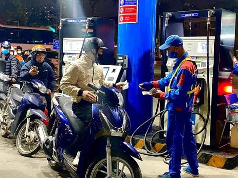 Hơn 20 thương nhân phân phối xăng dầu rút khỏi thị trường: Bộ Công Thương nói gì?