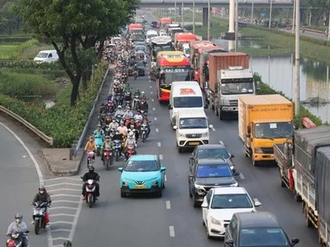 CSGT TPHCM lưu ý người dân lái xe về quê ăn Tết