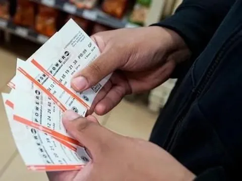 Đưa vợ đi khám, đôi bạn thân trúng số 9 tỷ đồng và cái kết bất ngờ