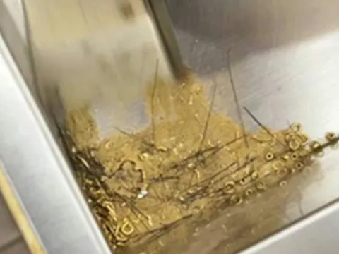 "Quét rác" 30 ngày, chủ tiệm vàng đút túi hơn 7,4 tỷ đồng