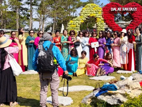 Mùng 6 Tết, Đà Lạt vẫn rộn ràng khách du xuân