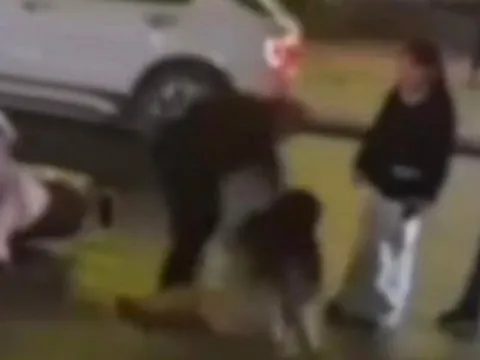 Đánh cô gái sau va chạm, cặp vợ chồng nhận ngay kết đắng