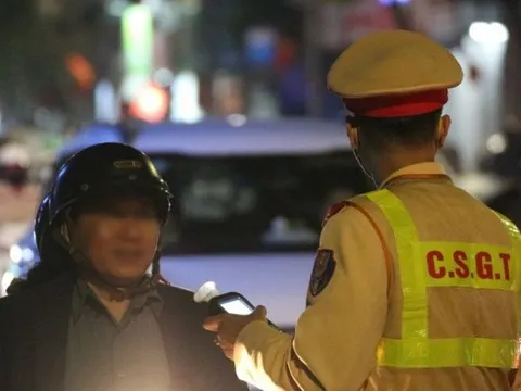 CSGT ra quân thực hiện nhiệm vụ xử lý vi phạm nồng độ cồn