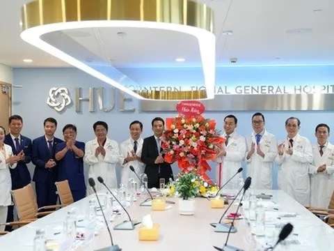 Lãnh đạo UBND TP Huế đến thăm và chúc mừng đội ngũ y bác sĩ tại Bệnh viện Đa khoa Quốc tế Huế