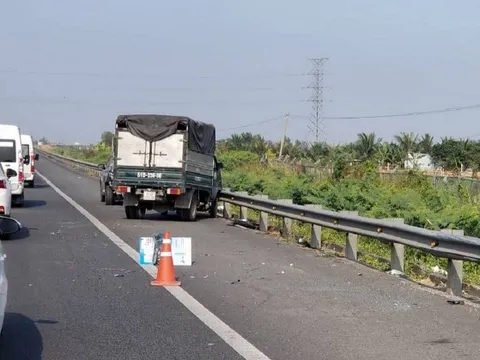 Các trường hợp nào được đỗ xe trên cao tốc, đặt cảnh báo sao cho đúng? Cục CSGT giải đáp