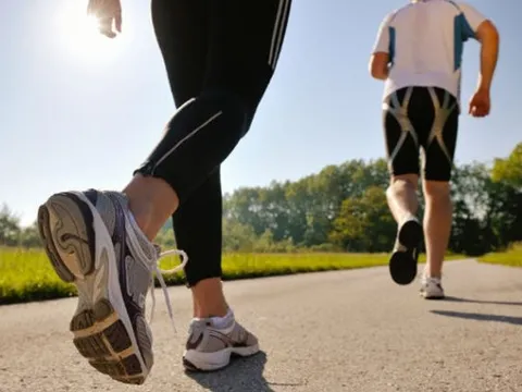 Đi bộ 20 phút mỗi ngày: Điều gì sẽ xảy ra với sức khỏe con người?