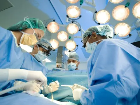 Cô gái bị hoại tử vùng mặt do tai nạn giao thông được ghép da thành công