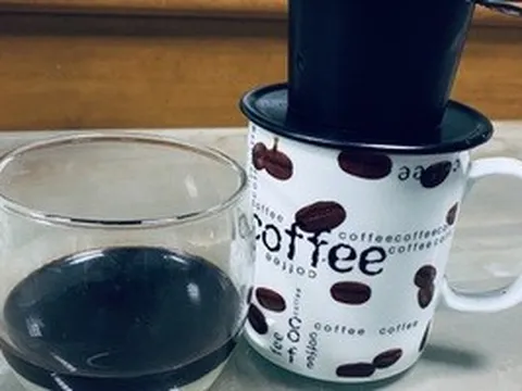 Ly cà phê buổi sáng