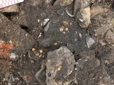 Đào móng nhà, phát hiện "kho báu" bằng vàng quý giá