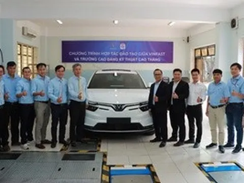 VinFast tặng trường đào tạo nghề xe VF8, tìm nhân lực cho 600 xưởng dịch vụ