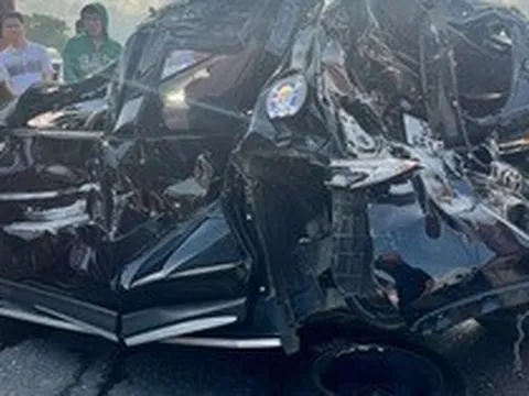 Hiện trường kinh hoàng vụ tai nạn liên hoàn 6 xe trên cao tốc, có xe bị vò nát