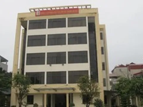 Lãnh đạo doanh nghiệp trên sàn chứng khoán xin từ nhiệm để làm quân nhân chuyên nghiệp