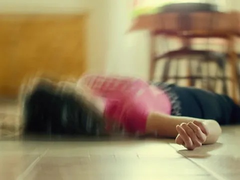 Người phụ nữ 26 tuổi tử vong đột ngột vì tự chữa đau họng theo cách "lạ đời" sau bữa lẩu cay