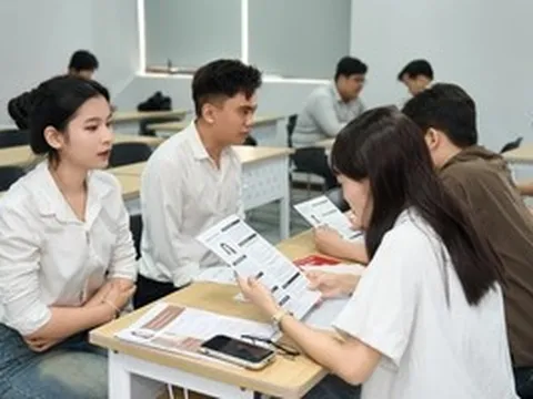 Sinh viên "thử lửa" tuyển dụng với 25 doanh nghiệp