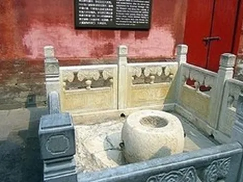 Vì sao giếng ở Tử Cấm Thành chứa đầy châu báu nhưng không ai dám lấy?