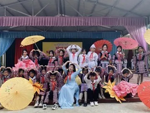 NGƯỜI THẦY KÍNH YÊU: Kiên trì nâng bước học sinh vùng cao