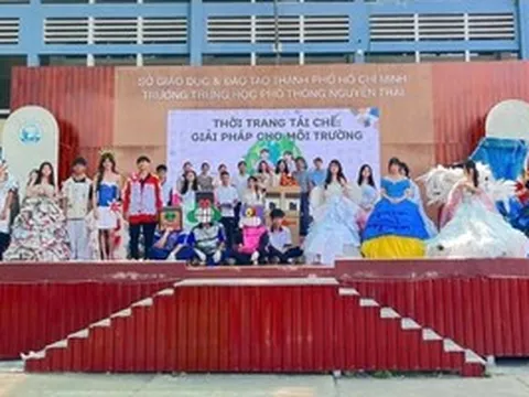 Biến rác thành “sàn diễn”: Học sinh Nguyễn Trãi gây sốt với thời trang tái chế