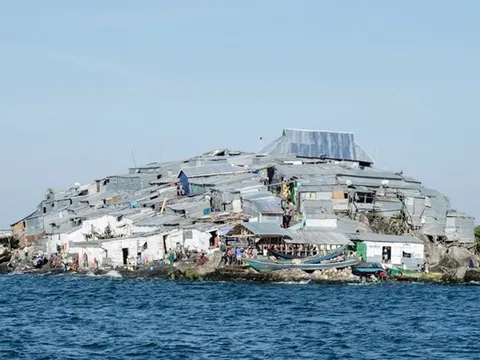 Cuộc sống nghẹt thở trong ngôi làng siêu nhỏ, gần 1.800 người chen nhau từng mét vuông