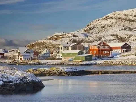 Ngôi làng "không thời gian": Mặt trời quên lặn suốt 69 ngày, người dân sống "không giờ giấc"