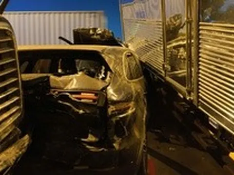 TP.HCM: Xe Porsche cùng 5 xe tải tông liên hoàn, cầu Phú Mỹ ùn tắc nhiều giờ