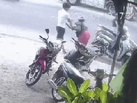 Nguyên nhân người phụ nữ bị thanh niên lạ mặt chặn đầu, đánh tới tấp khi vừa rời trụ sở công an phường