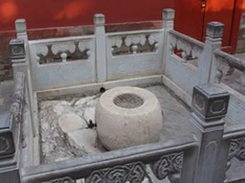 Hé lộ bí ẩn Tử Cấm Thành có 72 giếng nước nhưng hàng trăm năm không ai dám uống 1 giọt