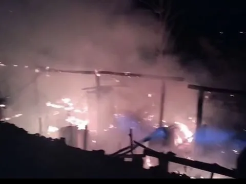 Vợ không chịu về nhà, chồng phóng hỏa đốt nhà bố mẹ vợ