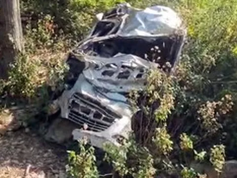 Trở về sau đám tang, xe chở khách bất ngờ lao xuống vực khiến 8 người tử vong