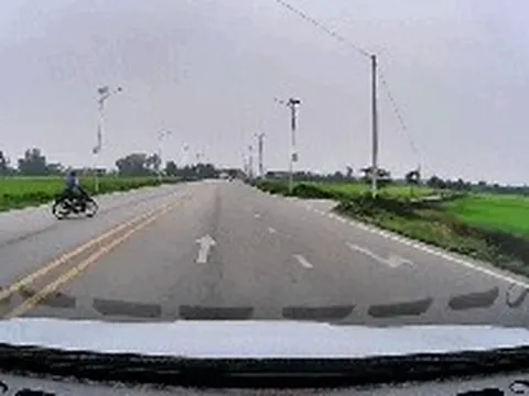 Ô tô húc bay xe máy xuống ruộng: Cục CSGT nêu lý do  khẳng định tài xế không có lỗi