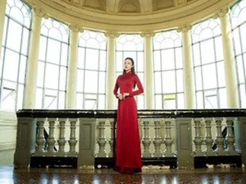 Tô Diệp Hà khoe nhan sắc rạng rỡ trong tà áo dài, hào hứng đón đại lễ 30-4