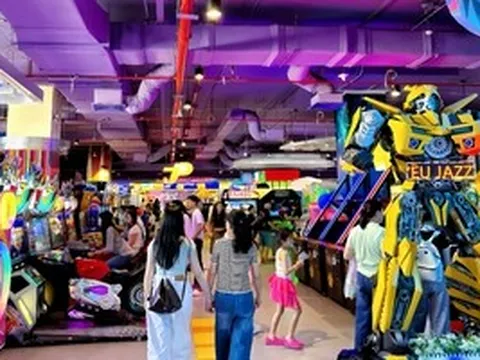 Dịp lễ 30-4, 1-5: Gigamall kín khách, giới trẻ đổ xô "check-in" khu giải trí công nghệ Gigaversal
