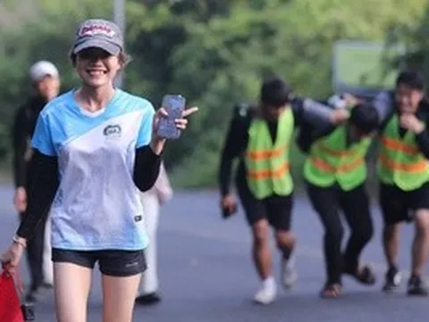 CLIP: Từ sân bay trực thăng lên đỉnh Bàn Cờ, gần 300 người đi bộ vì Sơn Trà