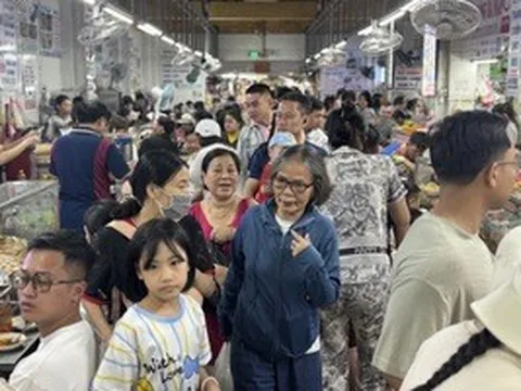 Đặc sản níu chân du khách, chợ Cồn kín lối đi