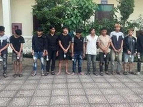 Bắt và khám xét nơi ở của ông chủ trả lương cho công nhân theo cách thức rất lạ