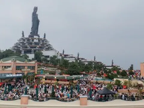Tây Ninh bùng nổ du lịch dịp lễ, doanh thu gần 170 tỉ đồng