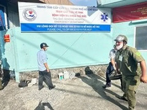Buôn bán tràn lan trước cổng bệnh viện, nhiều trường hợp bị xử phạt