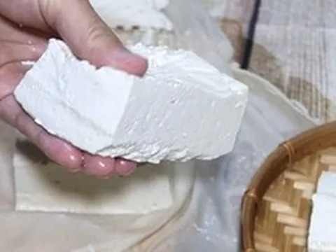 Nói thật: Ra chợ thấy 4 loại đậu phụ này, được cho không cũng đừng dại mang "mầm bệnh" về nhà