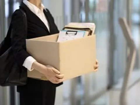 Tốn công xin vào ngân hàng để rồi bị đuổi “phút mốt” vì AI: Nỗi đau của hàng nghìn nhân sự ngành tài chính khi công ty lãi kỷ lục nhưng vẫn sa thải lao động